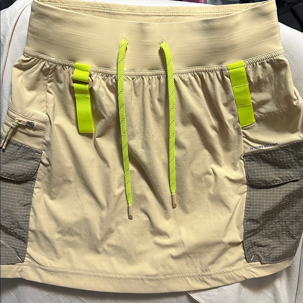 Lululemon Athletica Beige and Gray Skort with Neon Accents